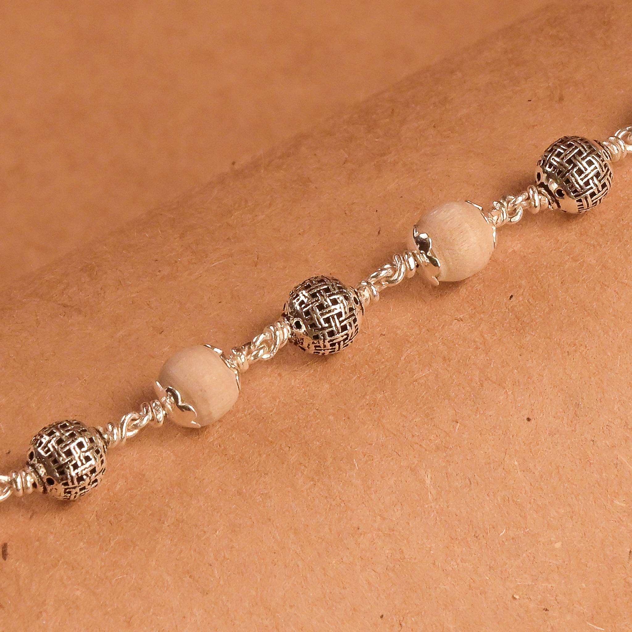 Tulsi with Silver Textured Round Beads Bracelet