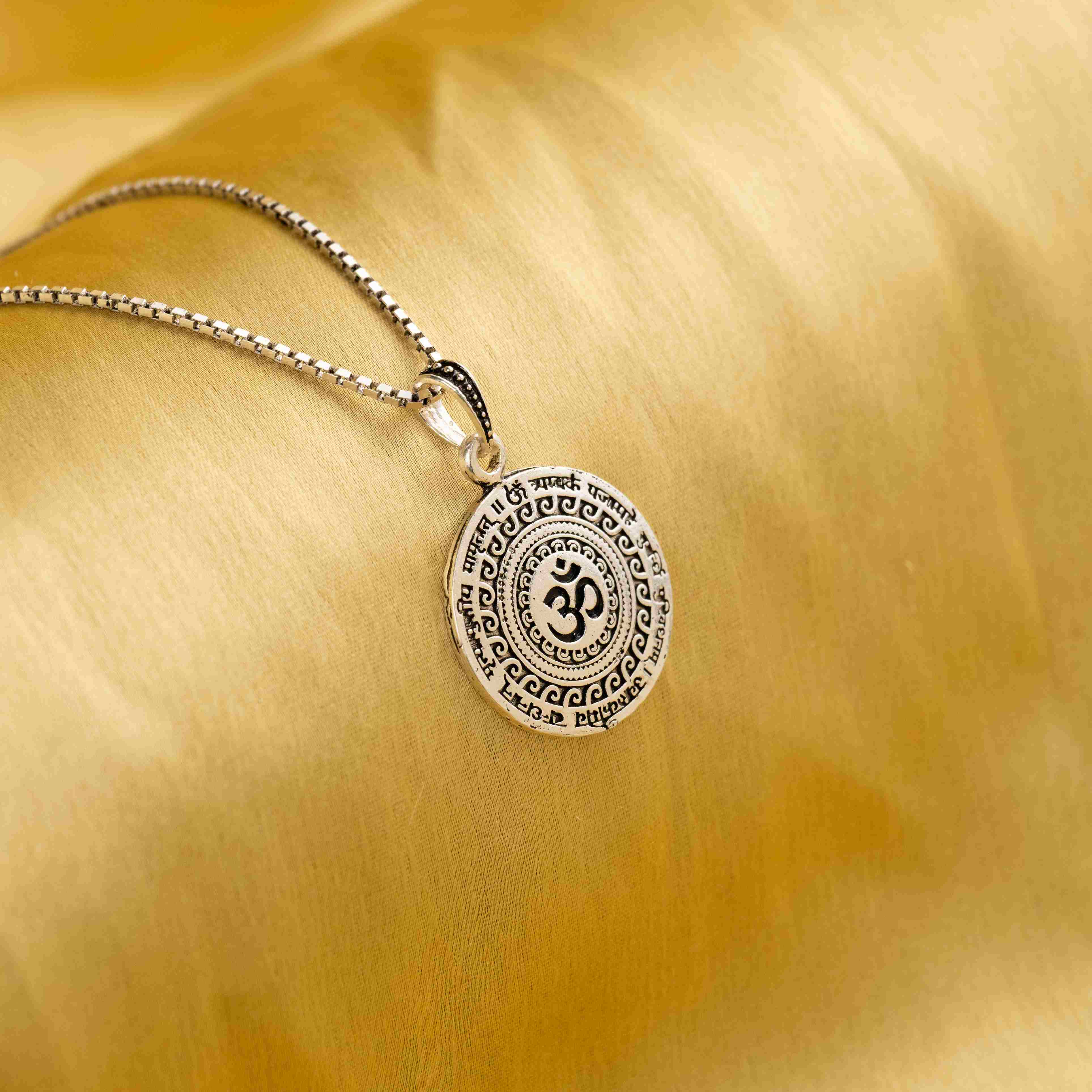 Om Symbol Surrounded by the Maha Mrityunjaya Mantra Silver Pendant