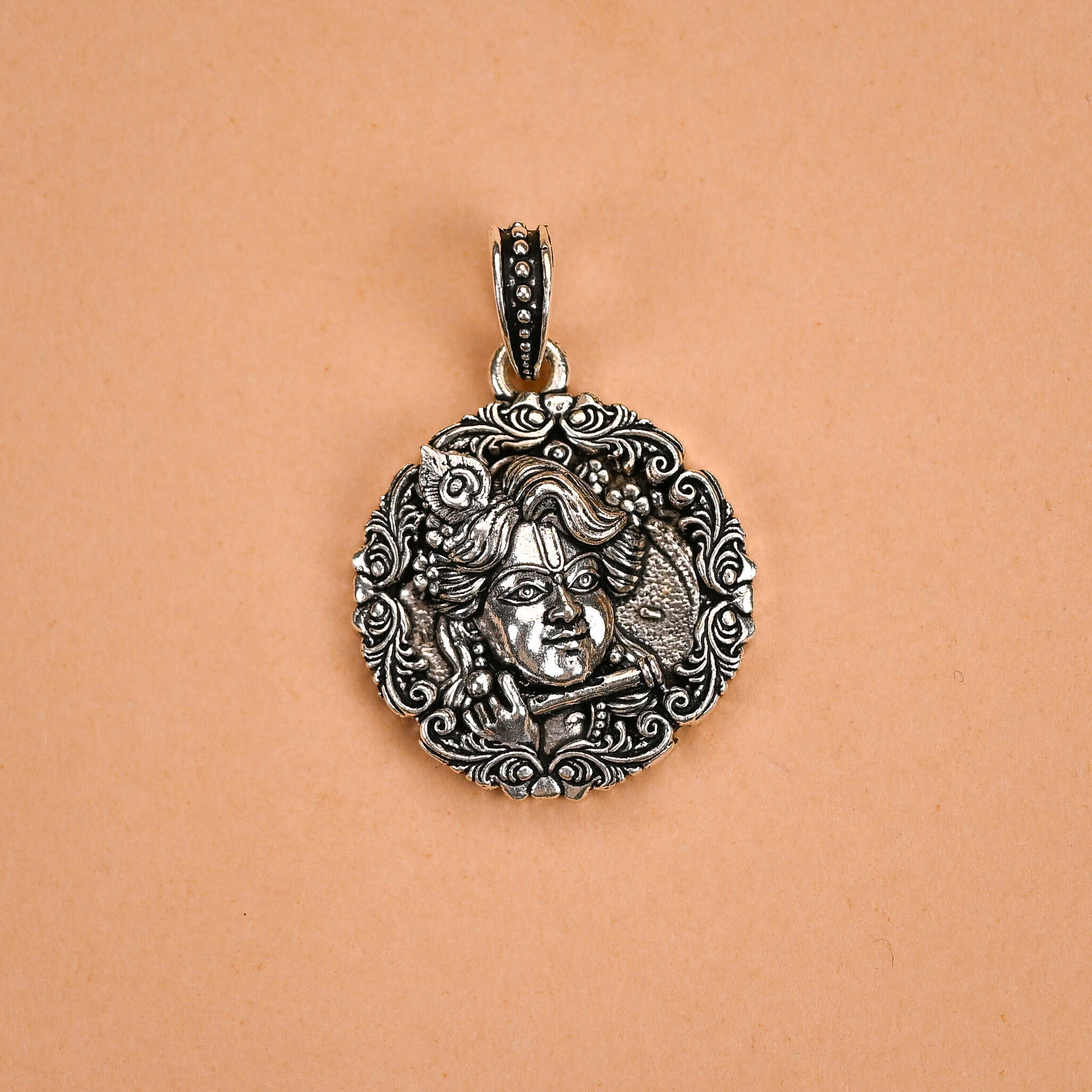 Lord Murlidhar Krishna In Round Silver Pendant