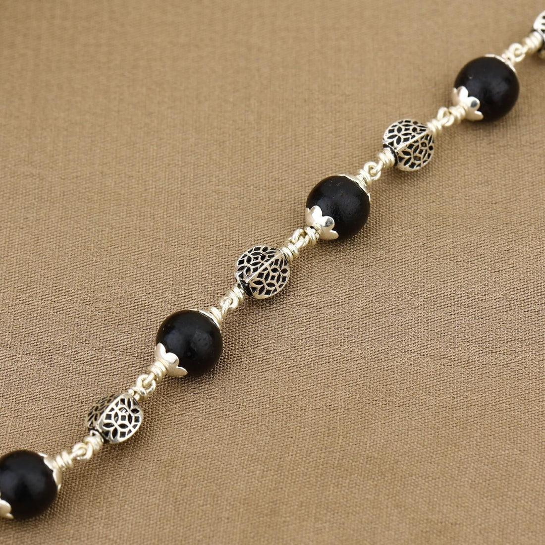 Karungali with Hollow Circular Silver Bracelet